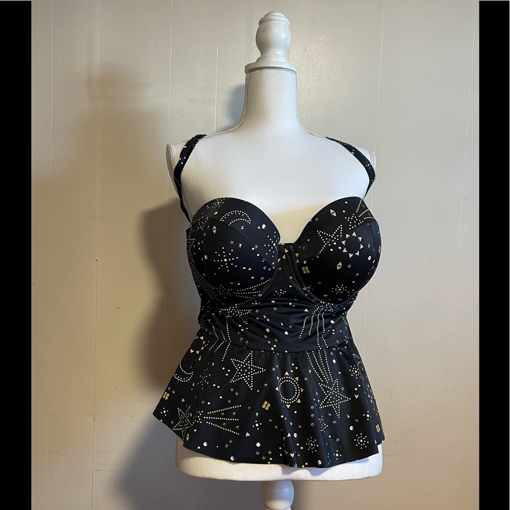 Torrid Tiered Tankini top, Womens size 2, Black with Gold stars/moon, Plus size
